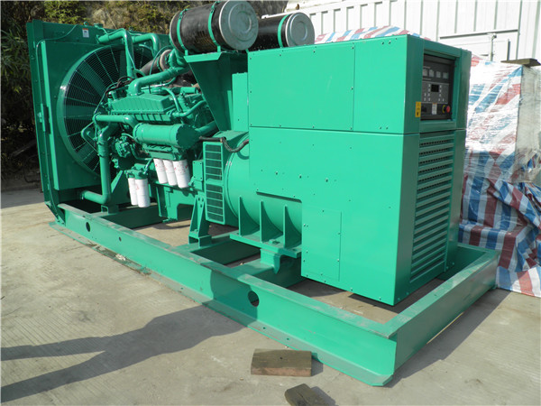 矿区出租发电机 发电机组厂家：柴油发电机组的控制屏的作用是什么？