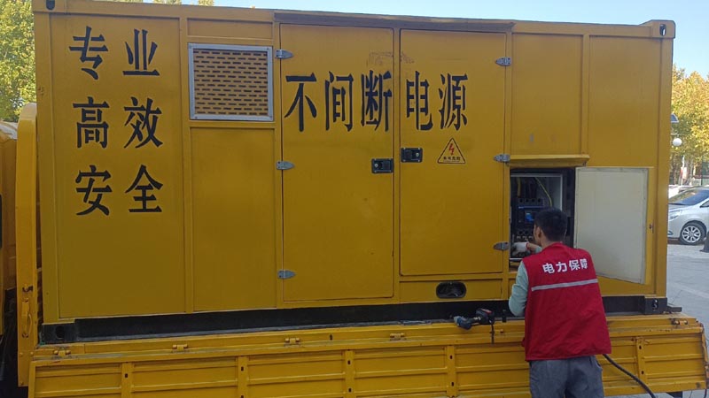 矿区柴油发电机组和UPS电源配合使用时，如何避免切换过程中的电力中断？